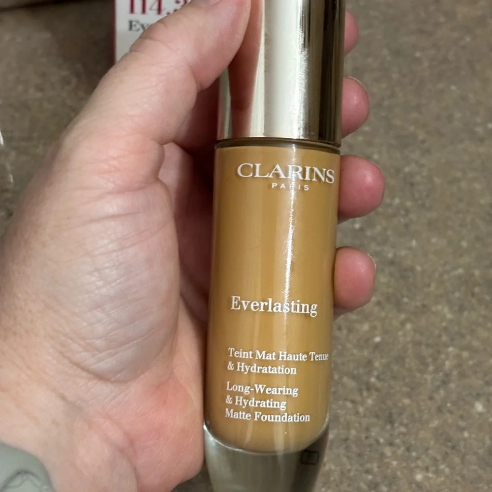 Clarins Everlasting Foundation - Walnut
